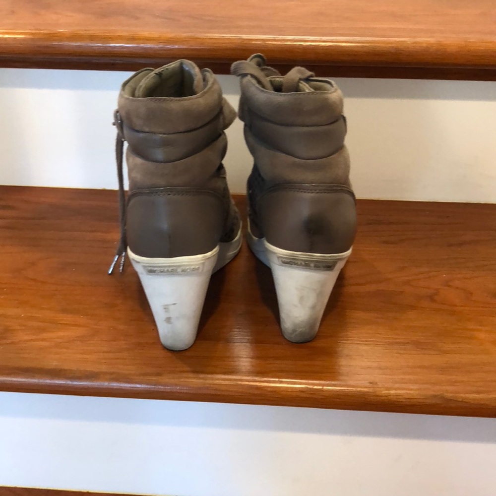 Michael Kors leather lace up and tie ankle boots - Picture 4 of 11